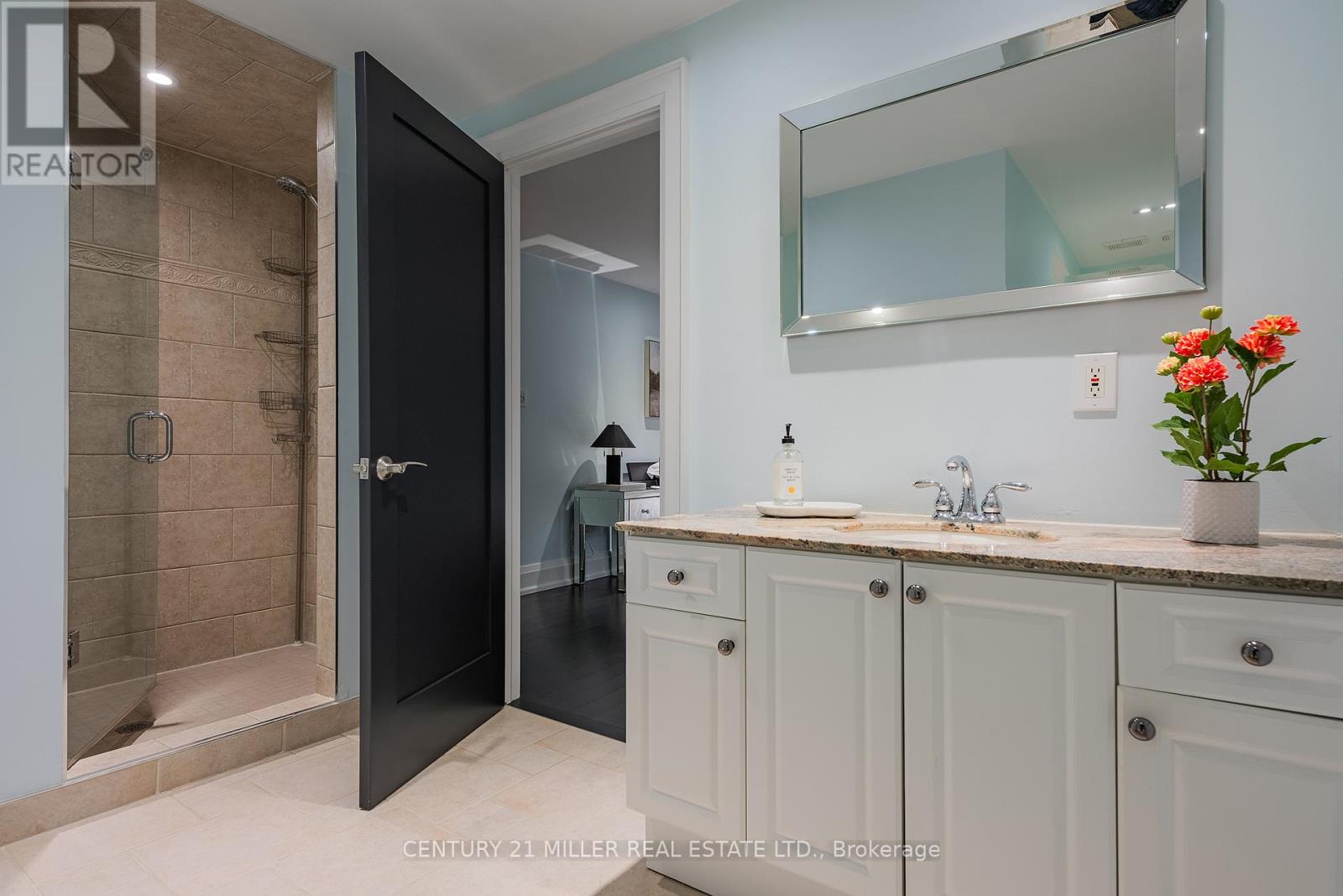 115 Charnwood Drive, Oakville (Fd Ford), Ontario  L6J 5G8 - Photo 24 - W12497788