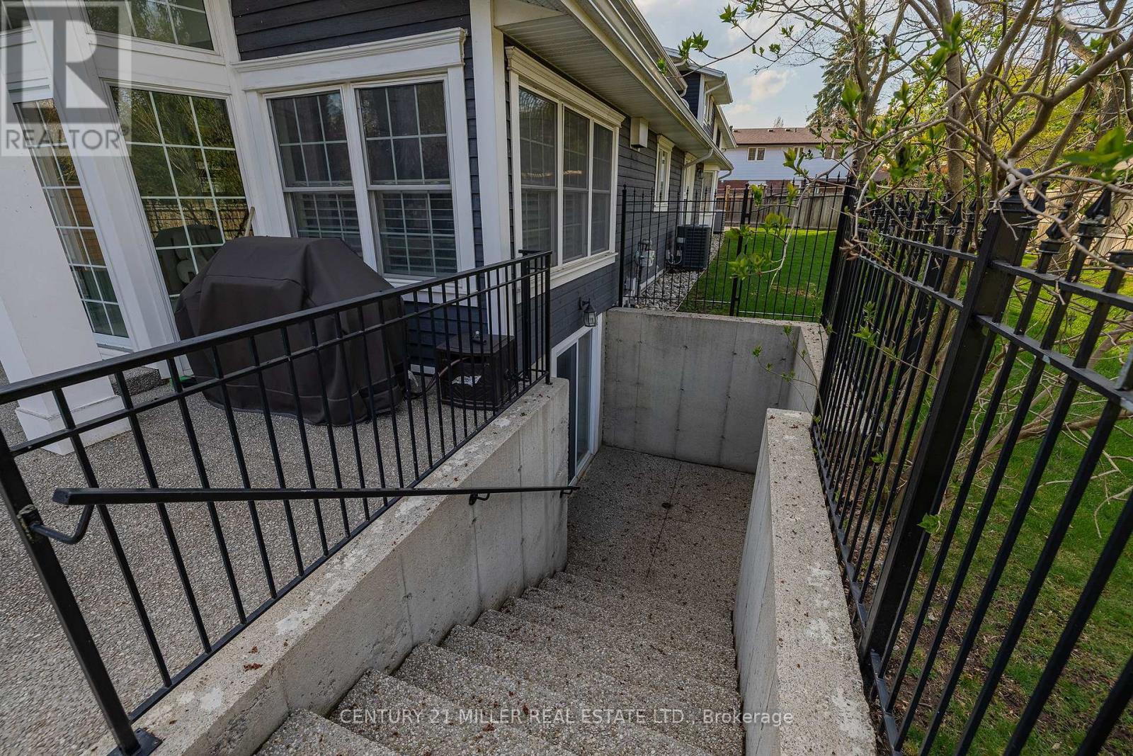 115 Charnwood Drive, Oakville (Fd Ford), Ontario  L6J 5G8 - Photo 34 - W12497788