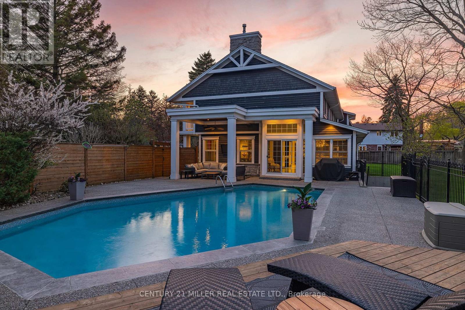 115 Charnwood Drive, Oakville (Fd Ford), Ontario  L6J 5G8 - Photo 4 - W12497788