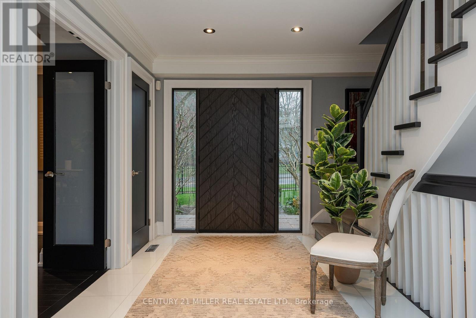 115 Charnwood Drive, Oakville (Fd Ford), Ontario  L6J 5G8 - Photo 5 - W12497788