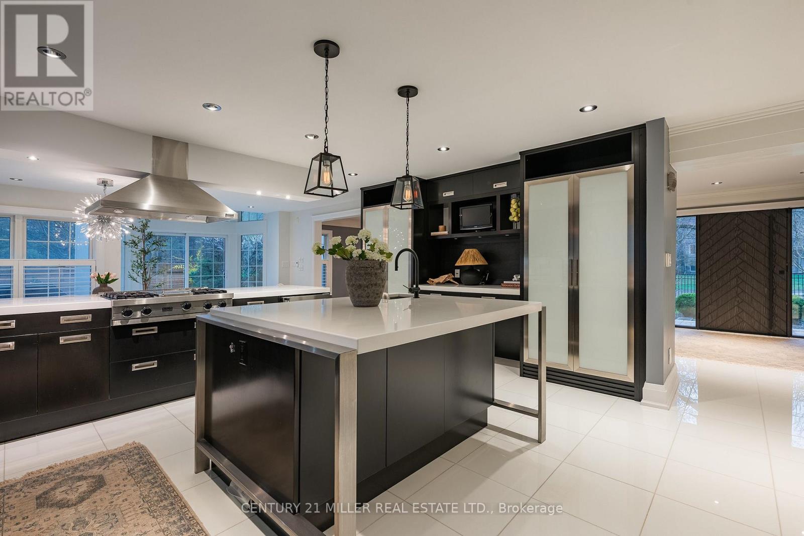 115 Charnwood Drive, Oakville (Fd Ford), Ontario  L6J 5G8 - Photo 8 - W12497788