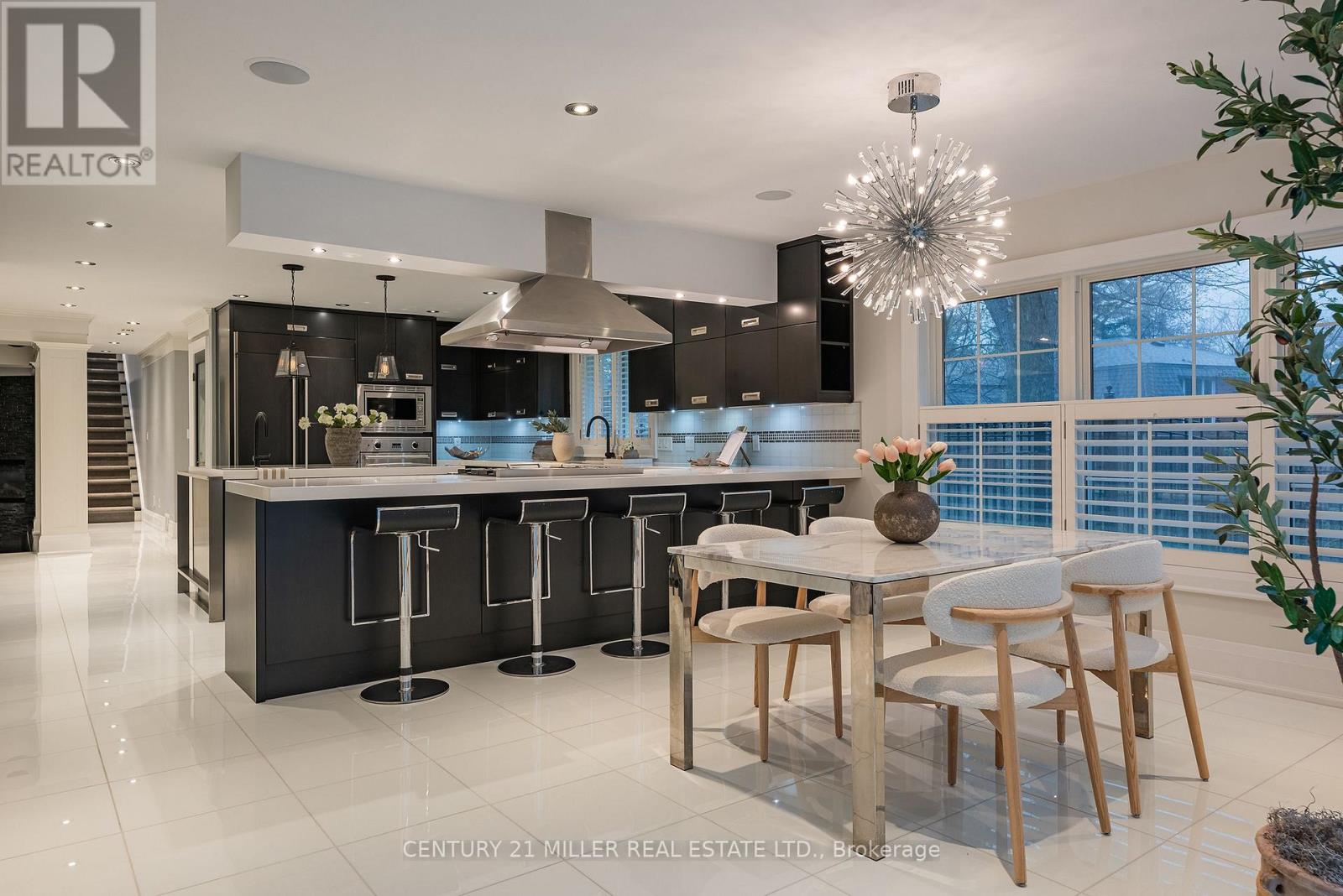 115 Charnwood Drive, Oakville (Fd Ford), Ontario  L6J 5G8 - Photo 9 - W12497788