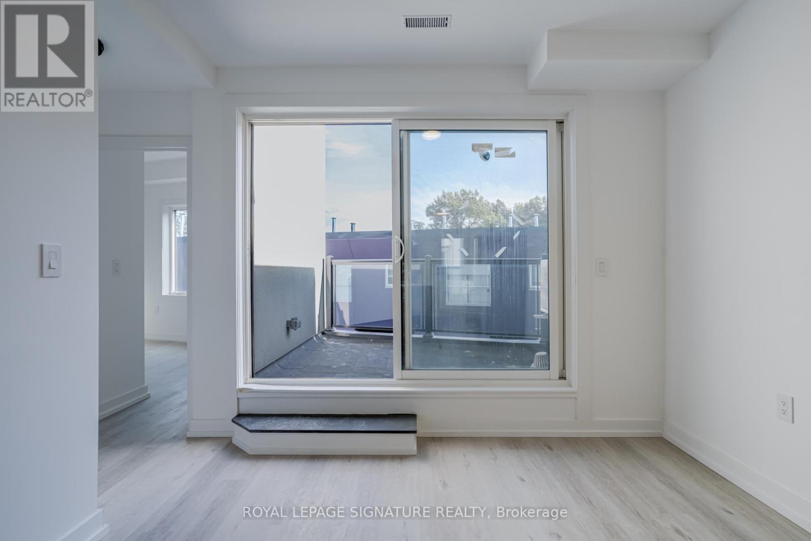 8 - 3039 Dundas Street W, Toronto, Ontario  M6P 1Z5 - Photo 3 - W12497790