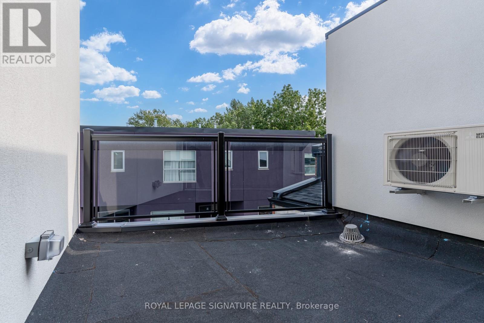 8 - 3039 Dundas Street W, Toronto, Ontario  M6P 1Z5 - Photo 4 - W12497790