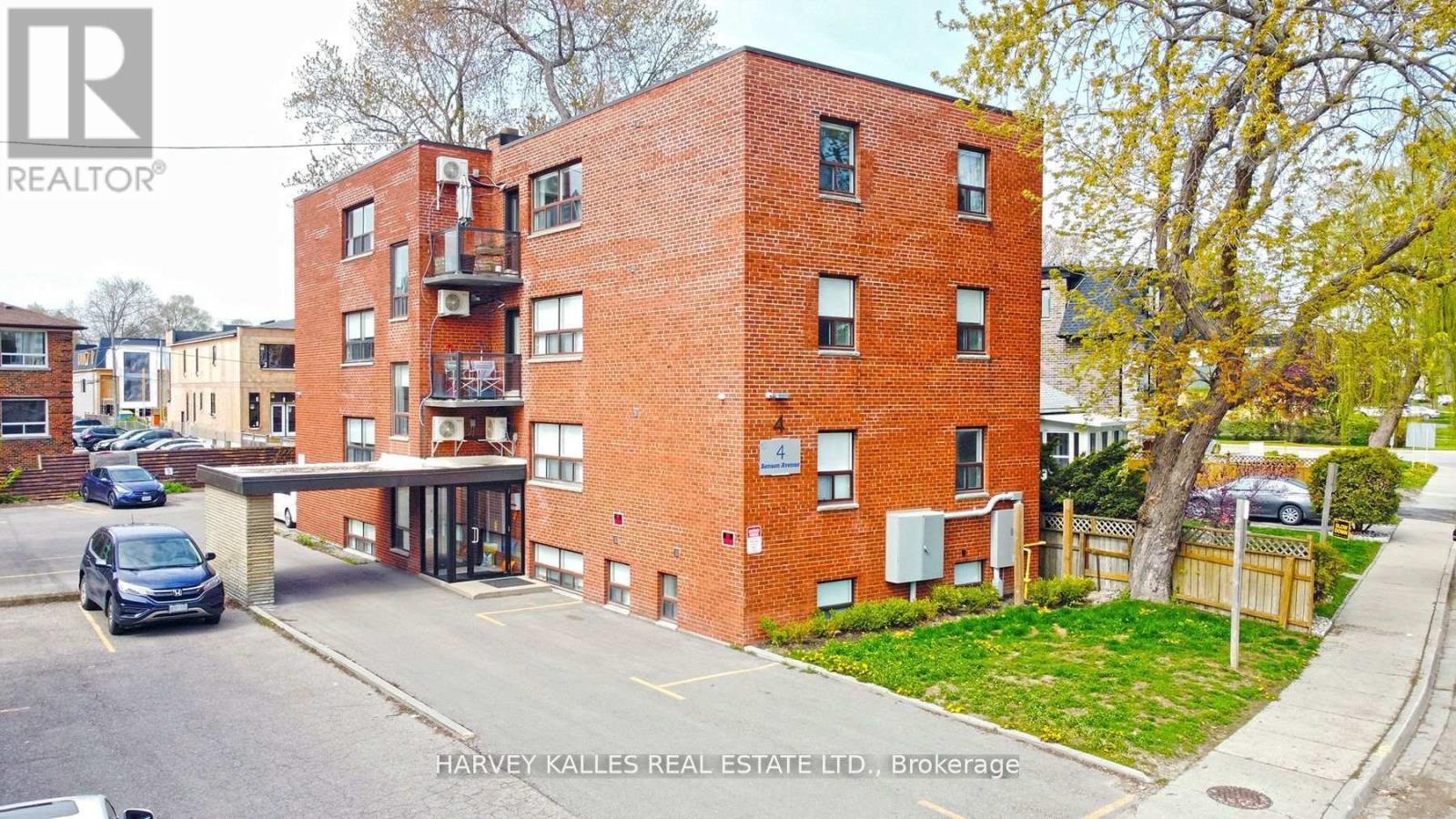 8 - 4 Benson Avenue, Mississauga, Ontario  L5H 2P2 - Photo 1 - W12497792