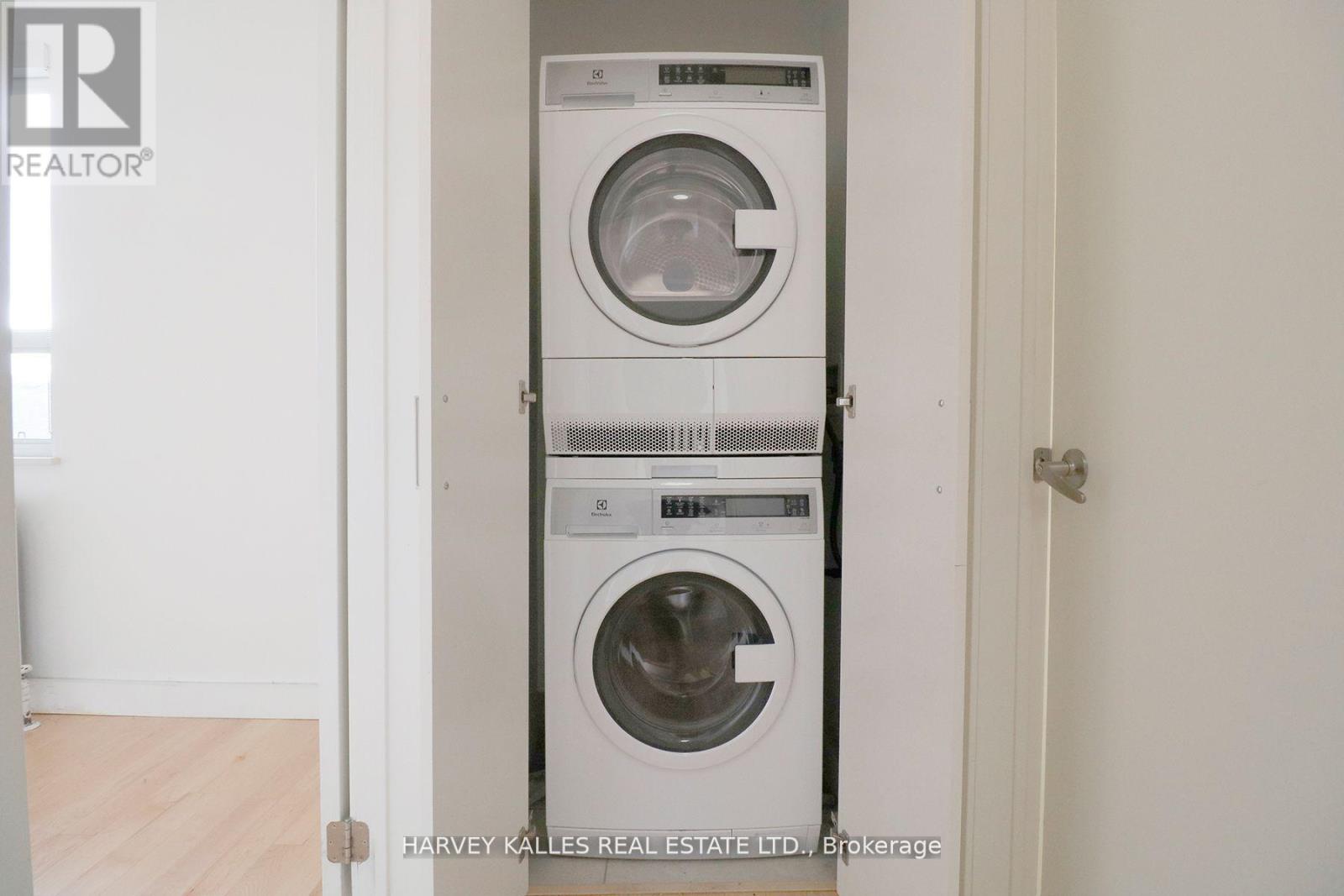 8 - 4 Benson Avenue, Mississauga, Ontario  L5H 2P2 - Photo 9 - W12497792