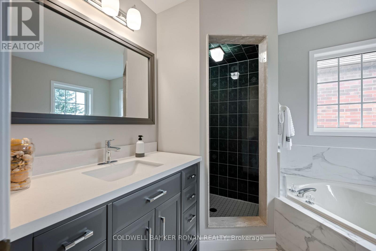 44 Baccarat Crescent, Brampton, Ontario  L7A 1K7 - Photo 35 - W12497814