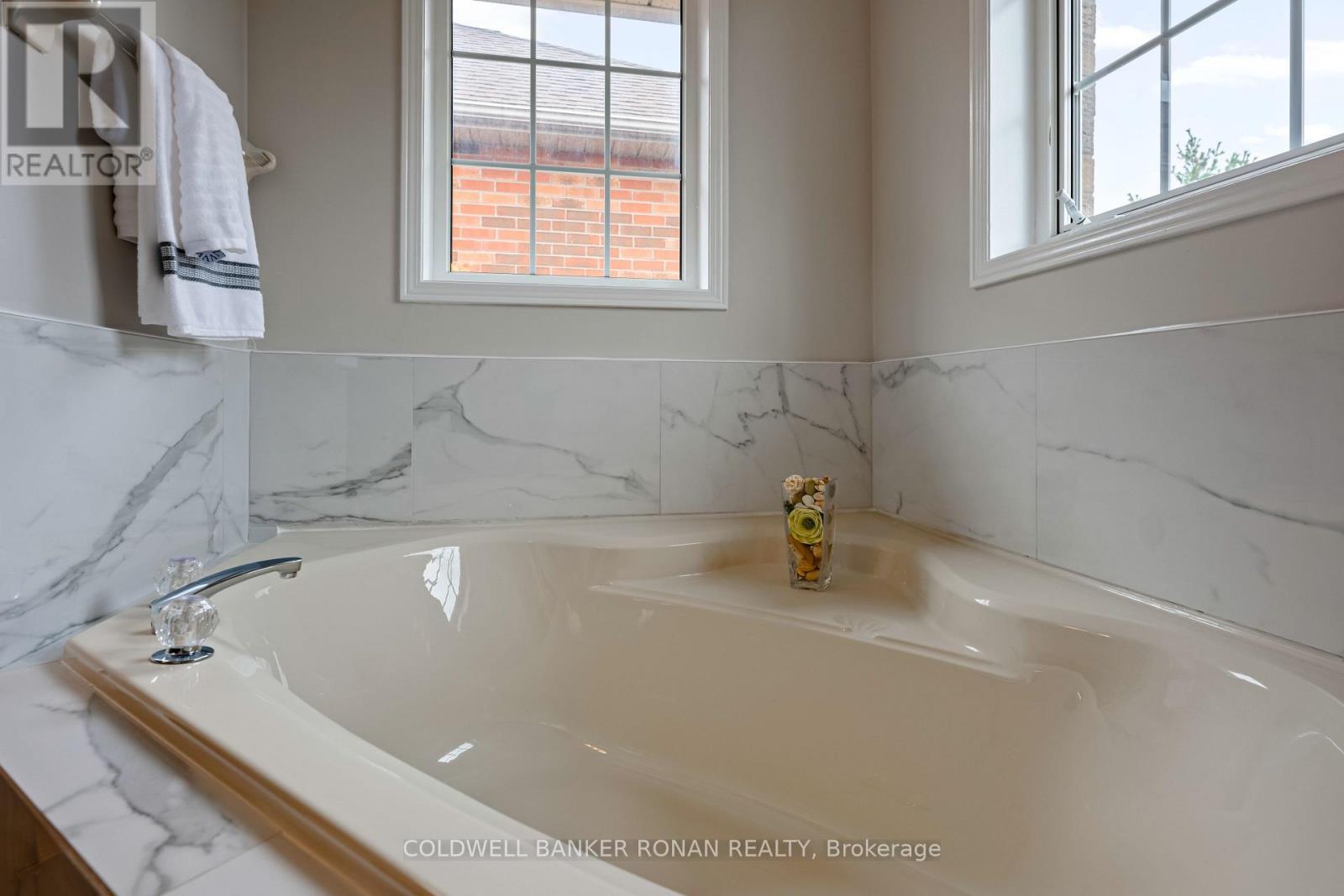 44 Baccarat Crescent, Brampton, Ontario  L7A 1K7 - Photo 37 - W12497814