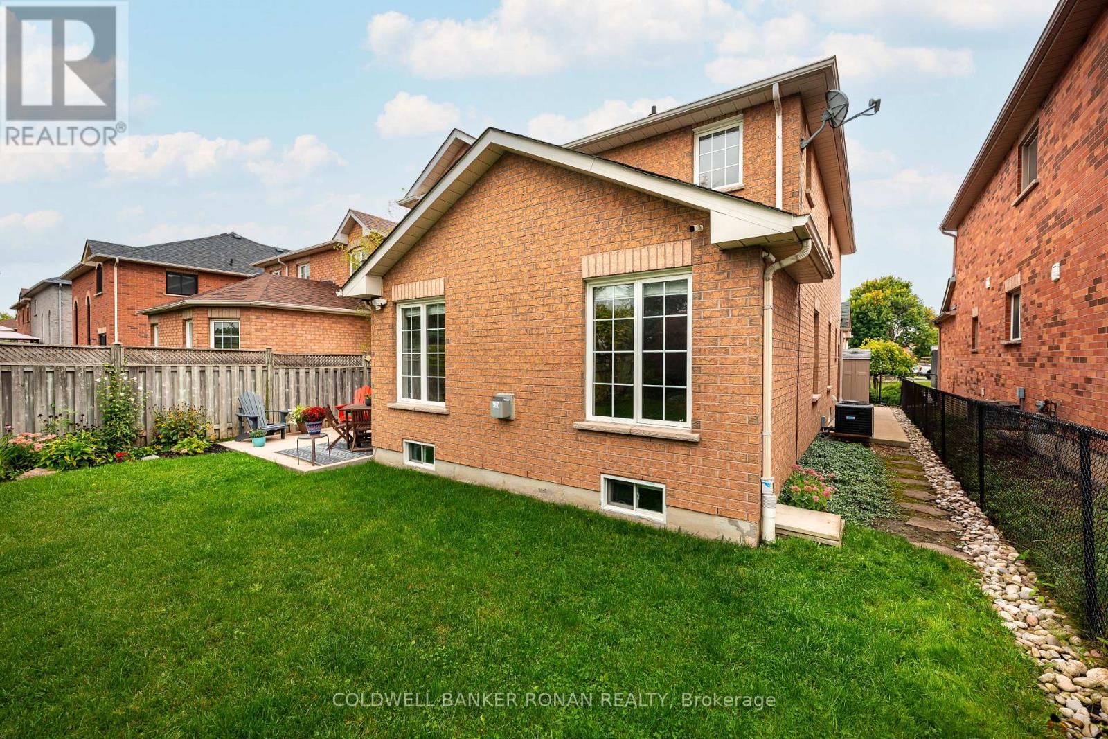 44 Baccarat Crescent, Brampton, Ontario  L7A 1K7 - Photo 5 - W12497814
