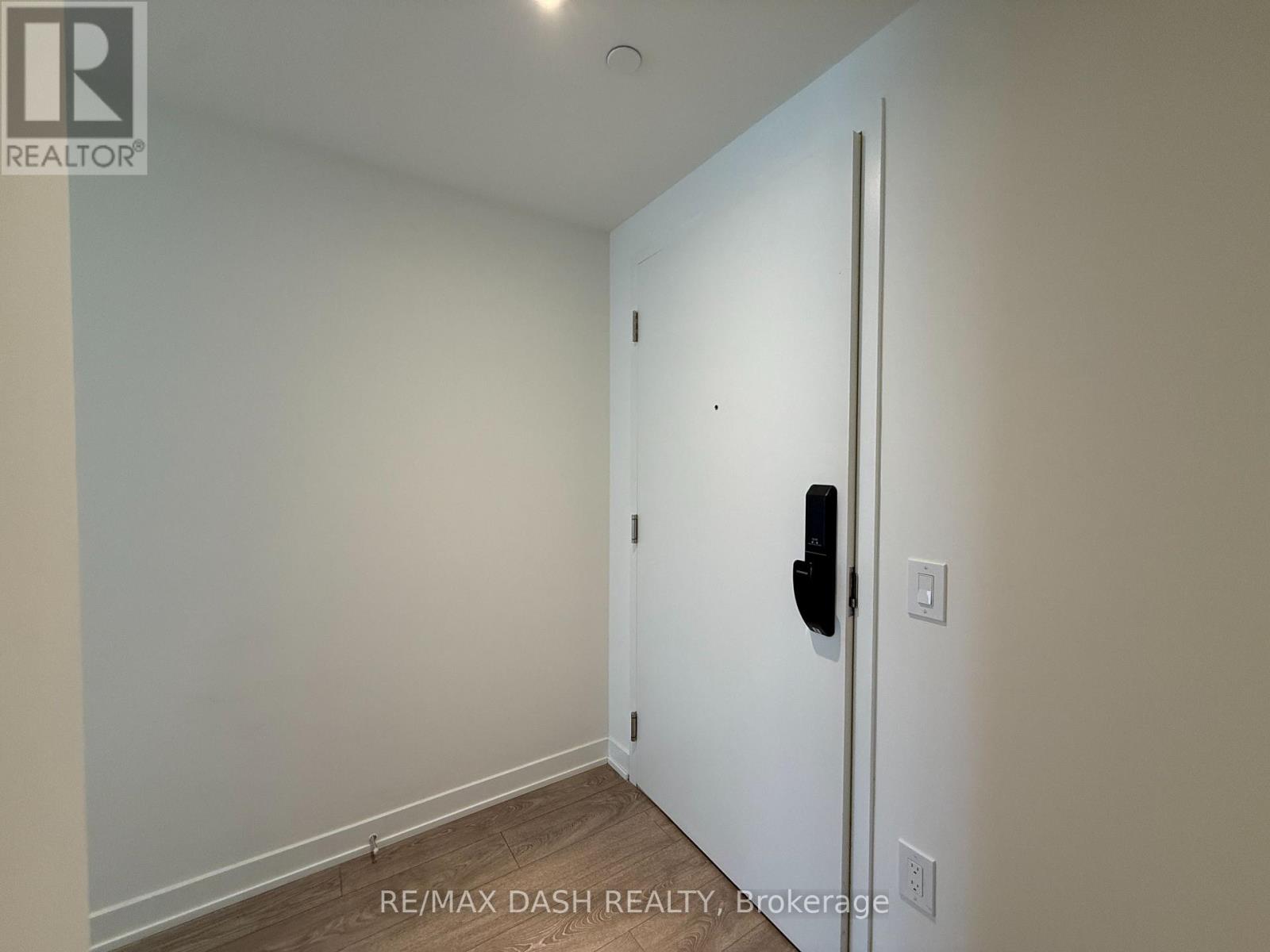 215 - 28 Ann Street, Mississauga, Ontario  M3C 0H5 - Photo 3 - W12497860