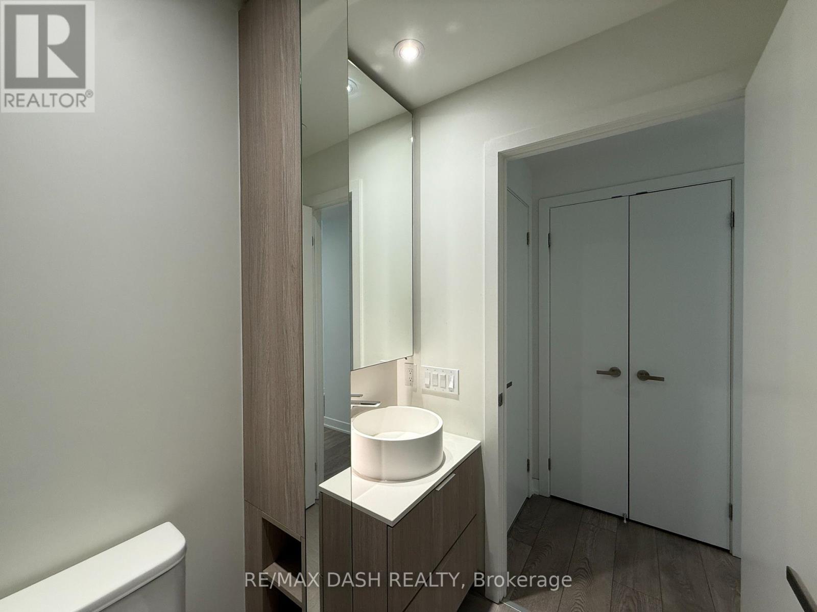 215 - 28 Ann Street, Mississauga, Ontario  M3C 0H5 - Photo 6 - W12497860