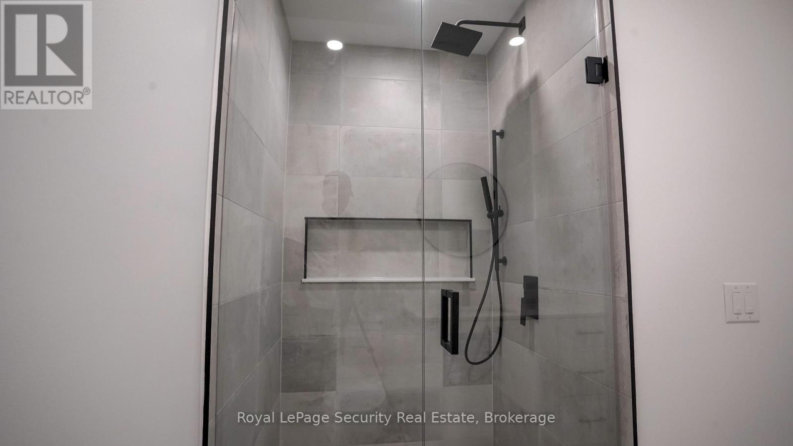 Lower Level - 70 Chamberlain Avenue, Toronto, Ontario  M6E 4K1 - Photo 6 - W12497872