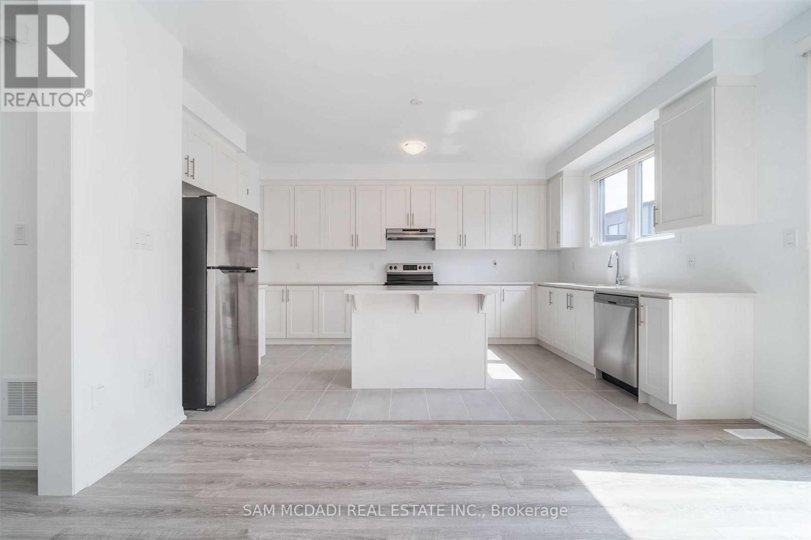 70 Huguenot Road, Oakville, Ontario  L6H 0X4 - Photo 17 - W12497882