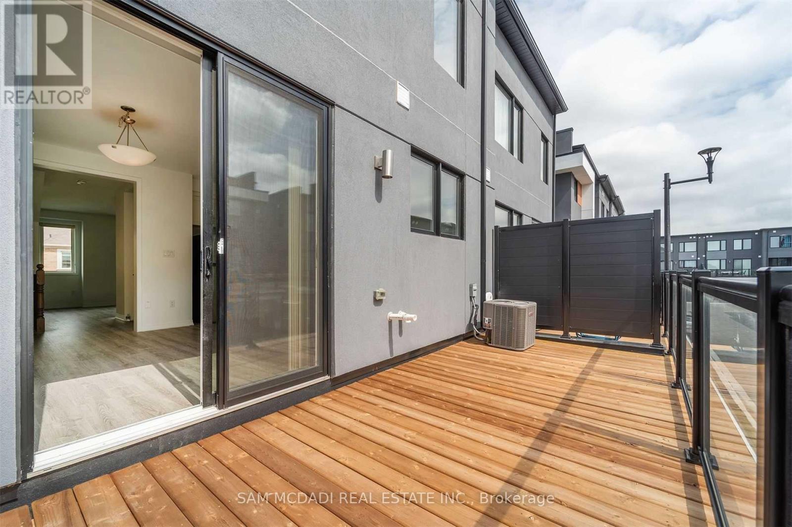 70 Huguenot Road, Oakville, Ontario  L6H 0X4 - Photo 22 - W12497882