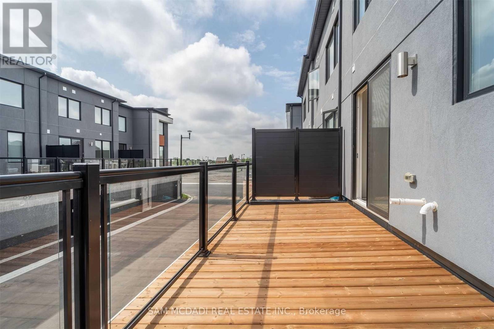 70 Huguenot Road, Oakville, Ontario  L6H 0X4 - Photo 23 - W12497882