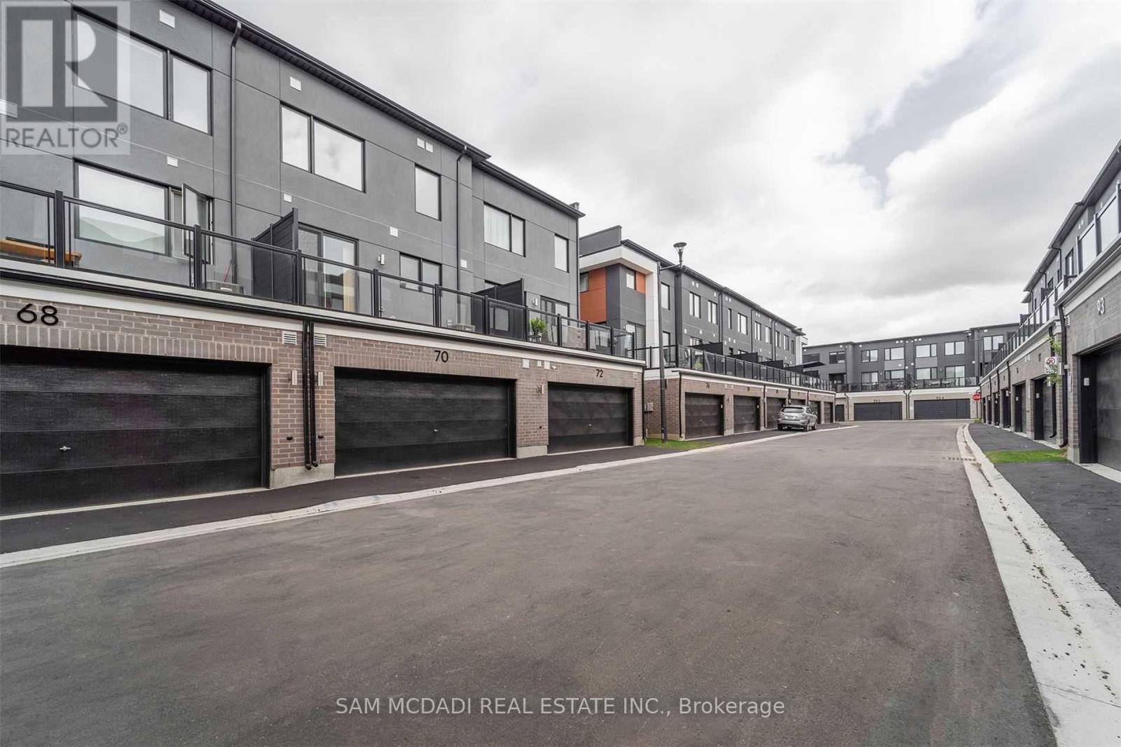 70 Huguenot Road, Oakville, Ontario  L6H 0X4 - Photo 27 - W12497882