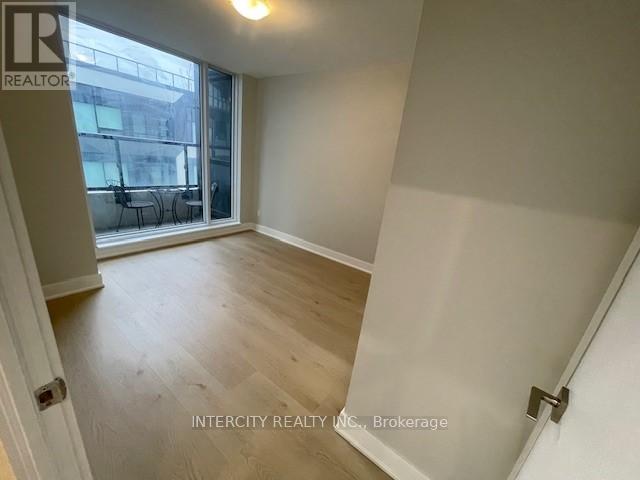 409 - 297 Oak Walk Drive, Oakville (Ro River Oaks), Ontario  L6H 6Z3 - Photo 12 - W12497934