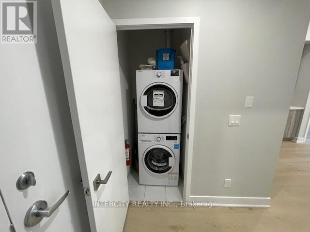 409 - 297 Oak Walk Drive, Oakville (Ro River Oaks), Ontario  L6H 6Z3 - Photo 16 - W12497934