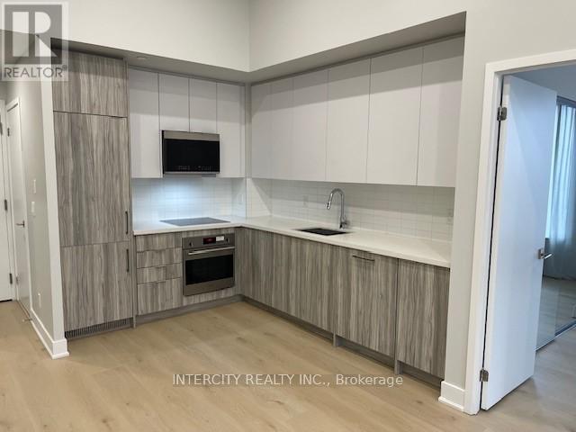 409 - 297 Oak Walk Drive, Oakville (Ro River Oaks), Ontario  L6H 6Z3 - Photo 4 - W12497934