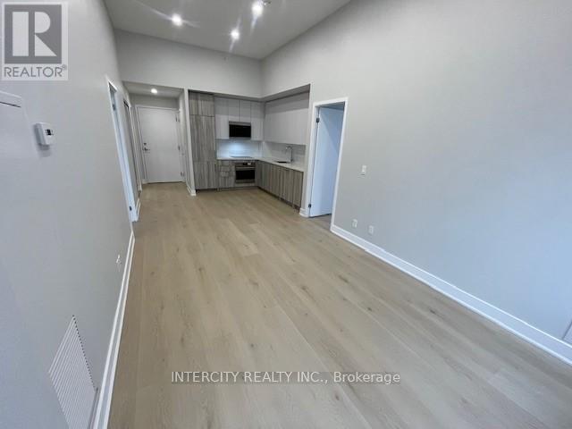 409 - 297 Oak Walk Drive, Oakville (Ro River Oaks), Ontario  L6H 6Z3 - Photo 5 - W12497934