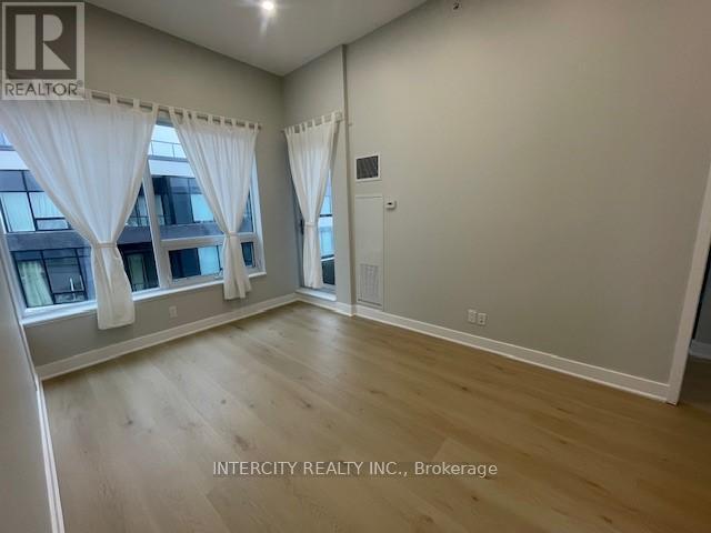 409 - 297 Oak Walk Drive, Oakville (Ro River Oaks), Ontario  L6H 6Z3 - Photo 8 - W12497934