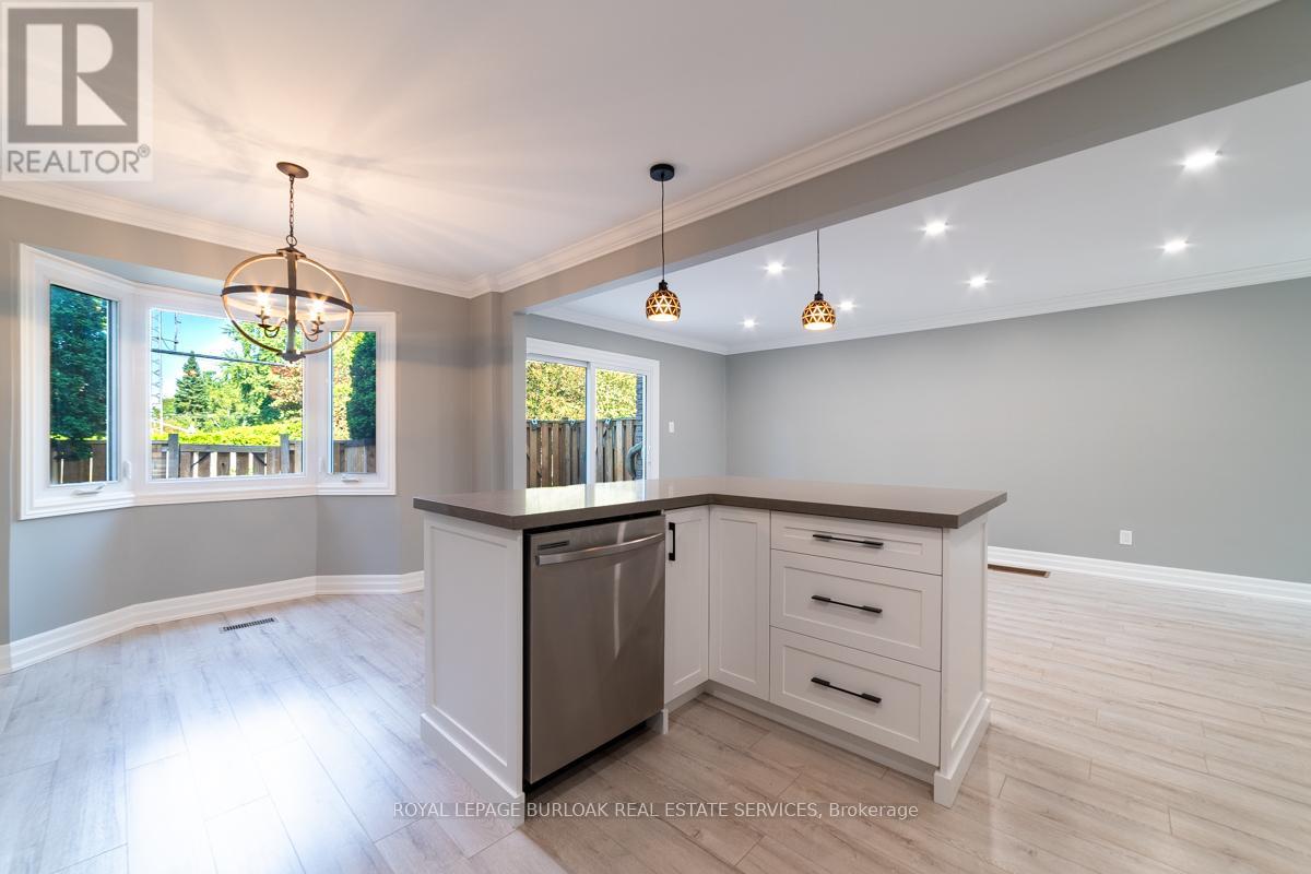 2 - 1011 White Oak Drive, Burlington (Lasalle), Ontario  L7T 2L3 - Photo 12 - W12497942