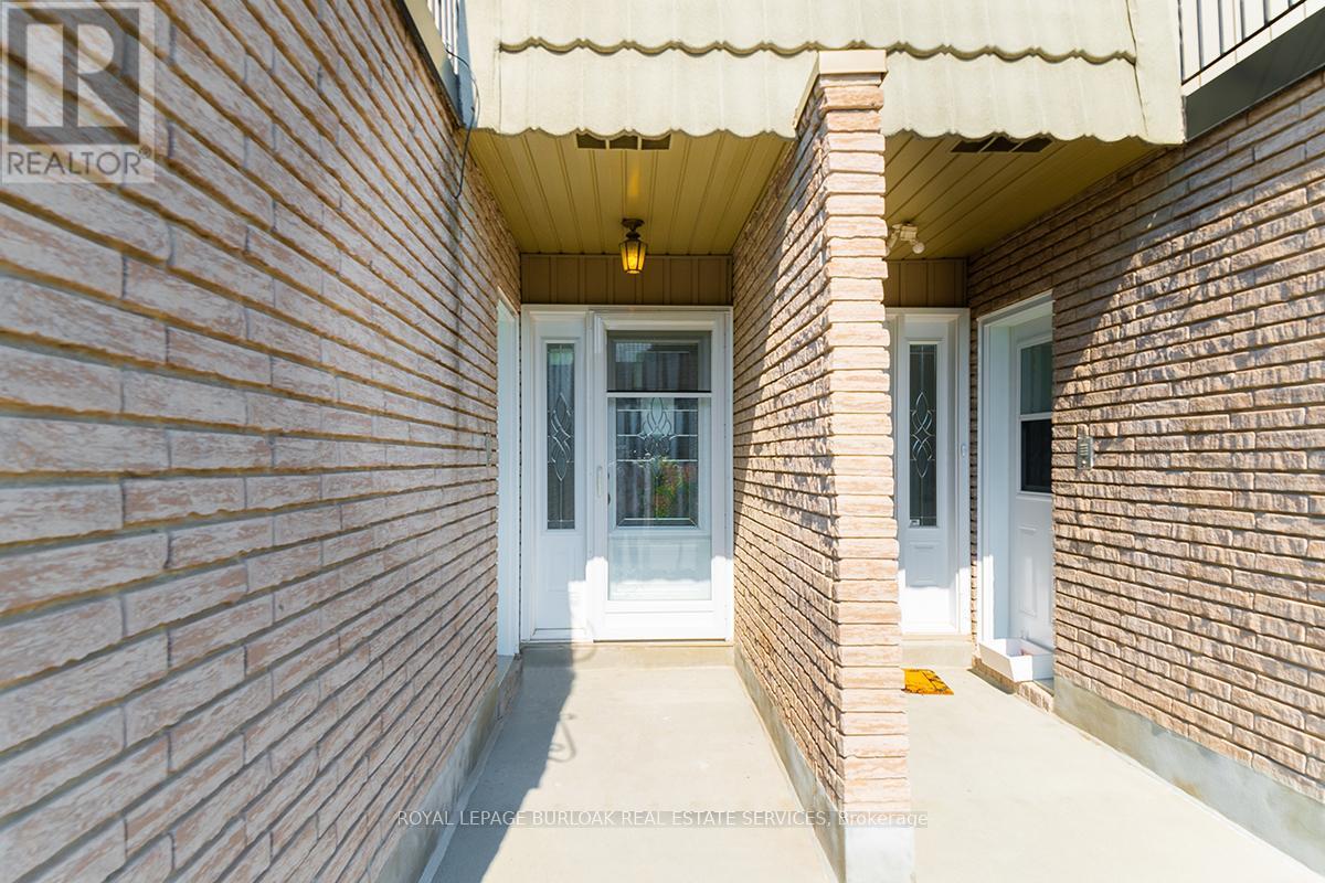 2 - 1011 White Oak Drive, Burlington (Lasalle), Ontario  L7T 2L3 - Photo 4 - W12497942