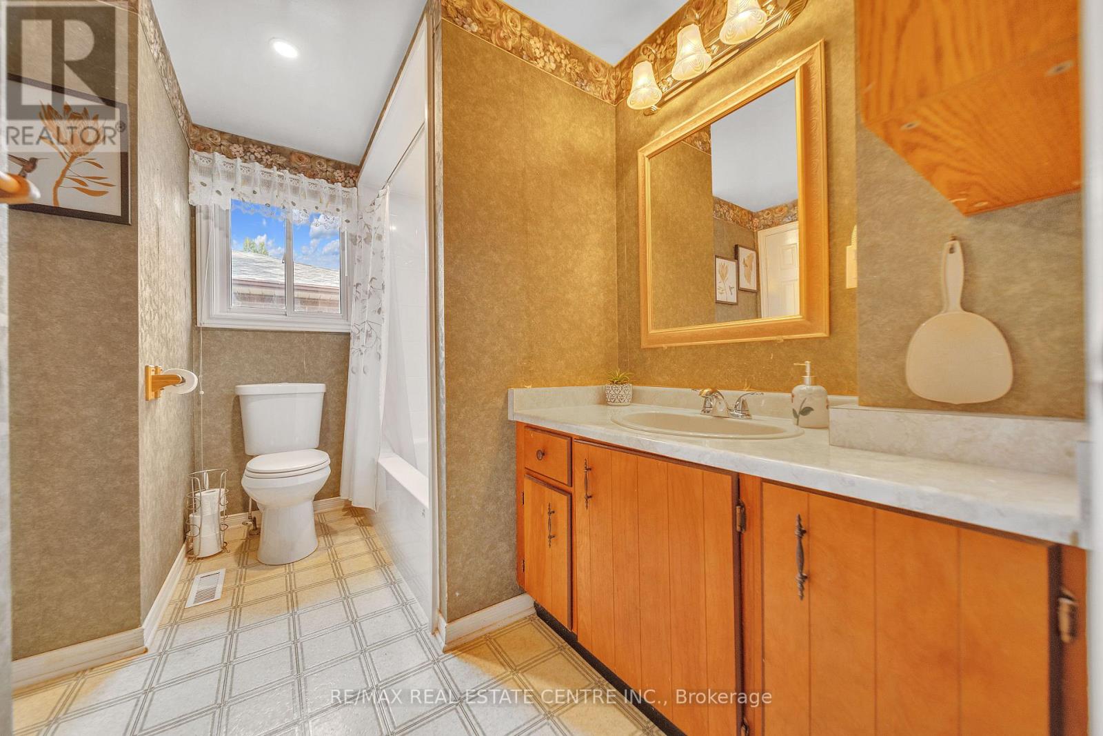 54 Braidwood Lake Road, Brampton (Heart Lake West), Ontario  L6Z 1X6 - Photo 21 - W12497950