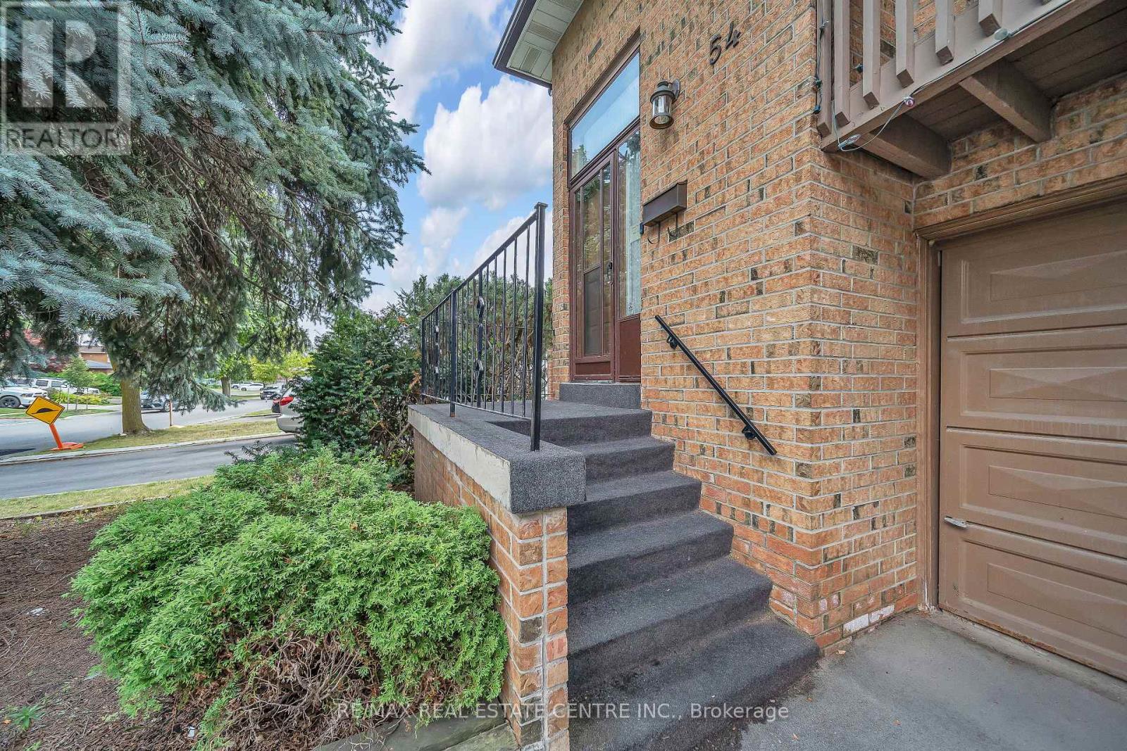 54 Braidwood Lake Road, Brampton (Heart Lake West), Ontario  L6Z 1X6 - Photo 7 - W12497950