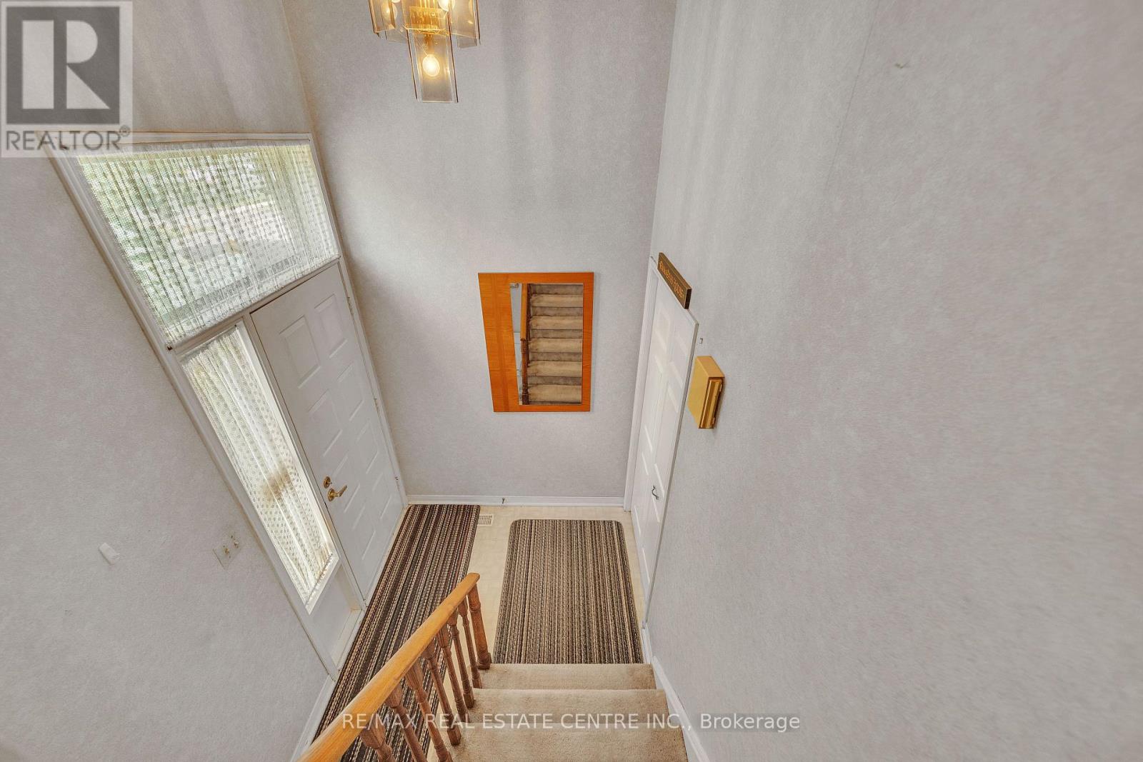 54 Braidwood Lake Road, Brampton (Heart Lake West), Ontario  L6Z 1X6 - Photo 9 - W12497950