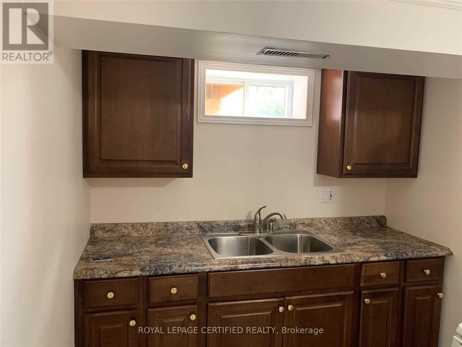 Lower - 6 Prince Charles Drive, Halton Hills, Ontario  L7G 3T7 - Photo 4 - W12497988