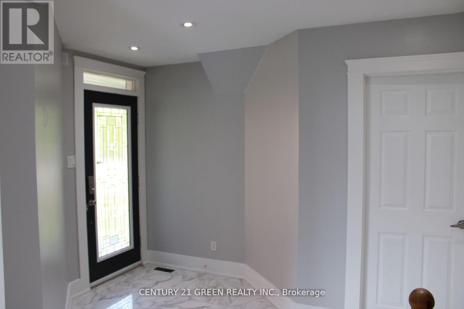 7306 Aldercrest Drive, Mississauga, Ontario  L5N 7T3 - Photo 3 - W12497992