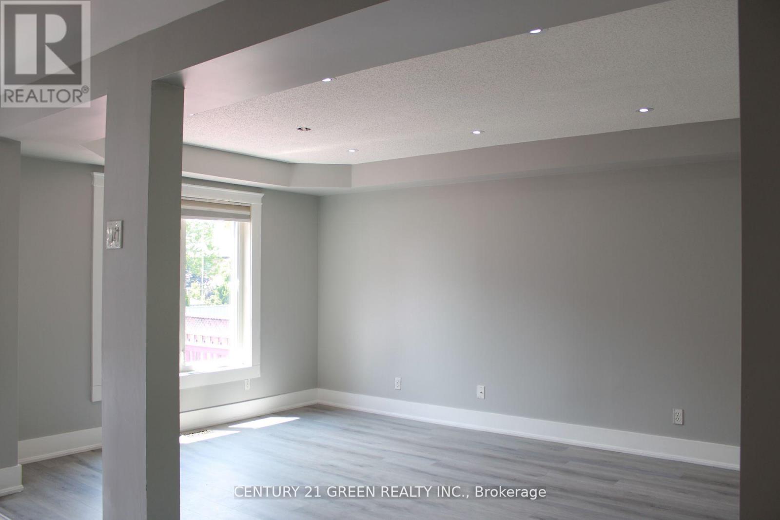 7306 Aldercrest Drive, Mississauga, Ontario  L5N 7T3 - Photo 4 - W12497992