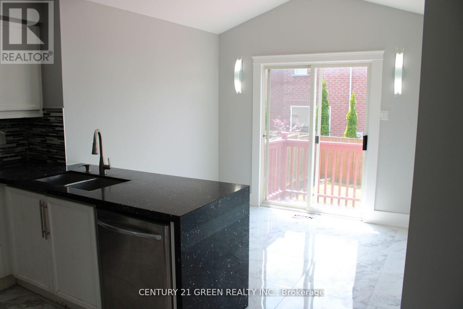 7306 Aldercrest Drive, Mississauga, Ontario  L5N 7T3 - Photo 7 - W12497992