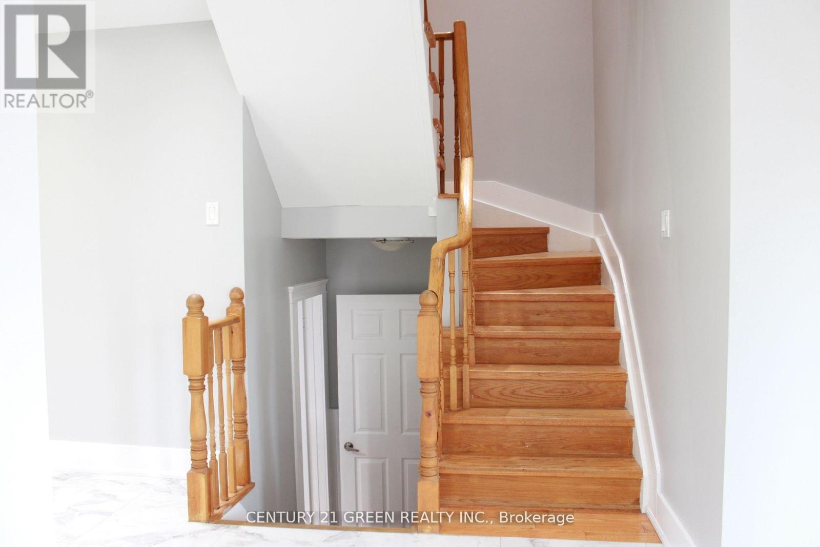 7306 Aldercrest Drive, Mississauga, Ontario  L5N 7T3 - Photo 9 - W12497992