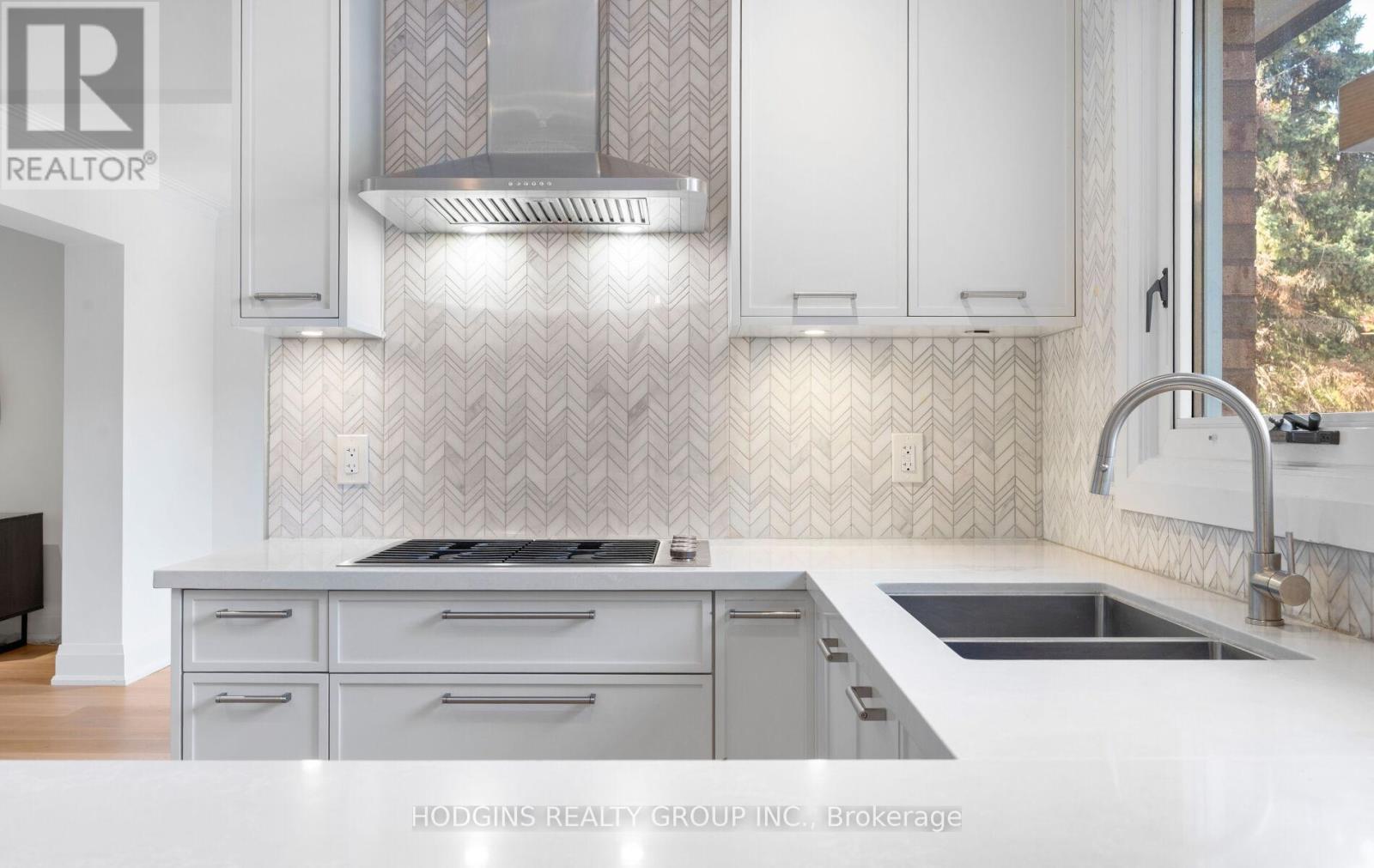 1726 Sherwood Forrest Circle, Mississauga, Ontario  L5K 2H6 - Photo 19 - W12498002