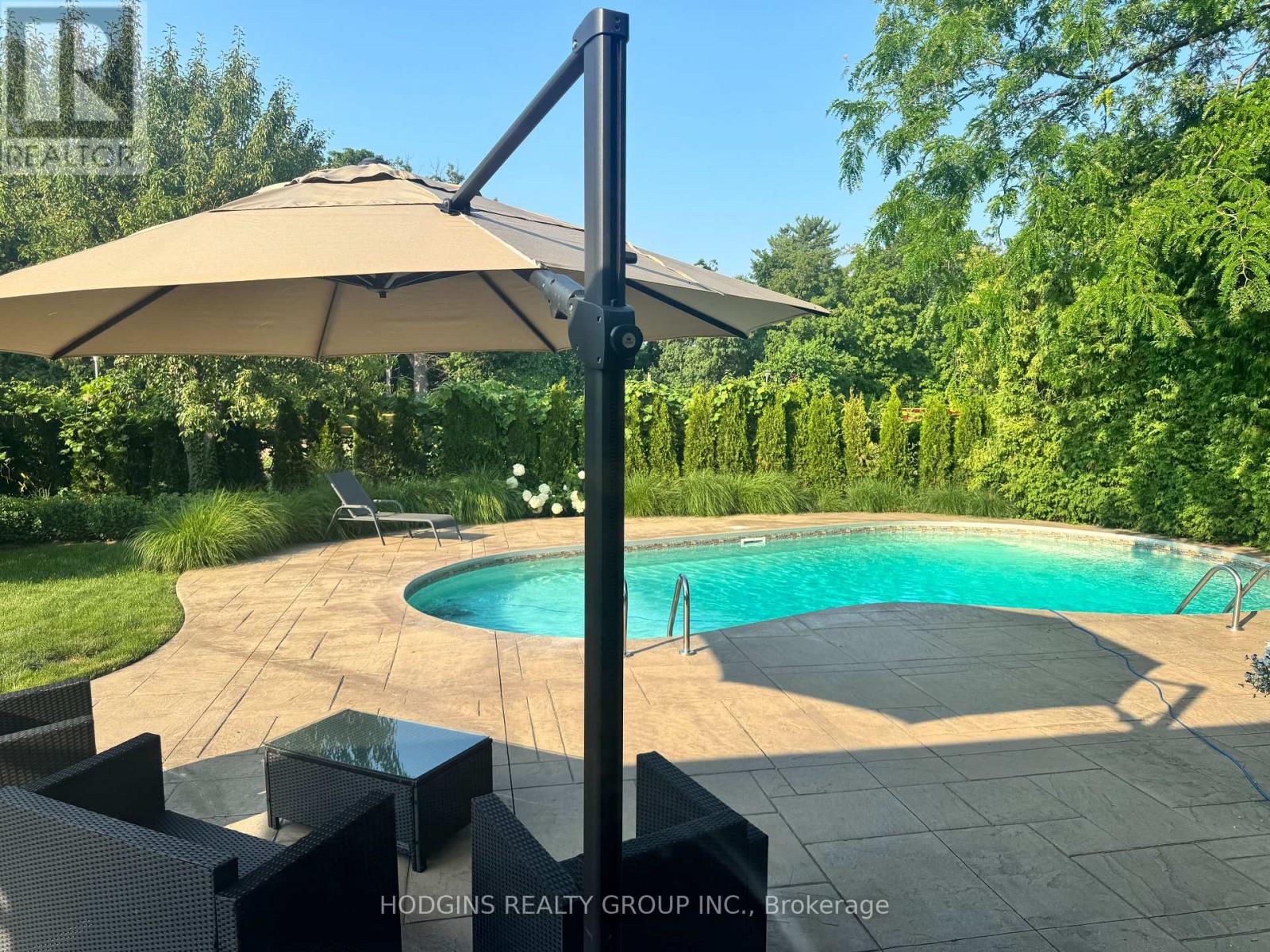 1726 Sherwood Forrest Circle, Mississauga, Ontario  L5K 2H6 - Photo 4 - W12498002