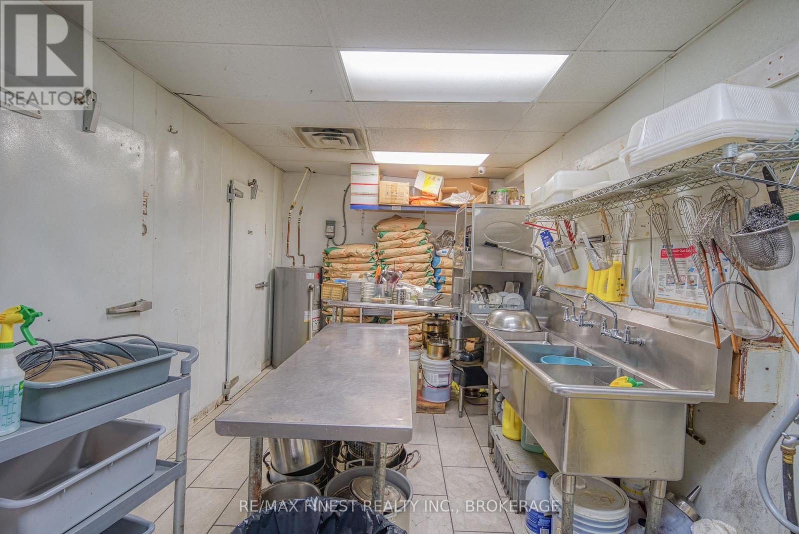 160 Princess Street, Kingston (East Of Sir John A. Blvd), Ontario  K7L 3G5 - Photo 8 - X12492786