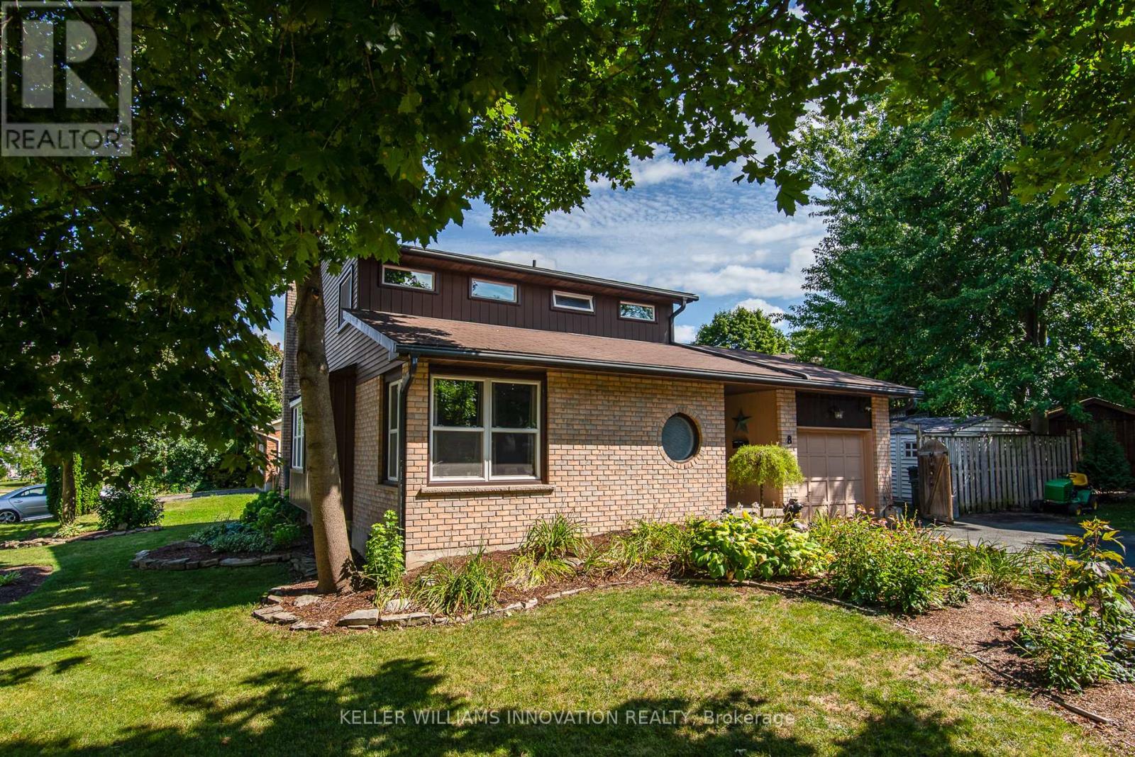 8 PICKWICK PLACE, Guelph, Ontario