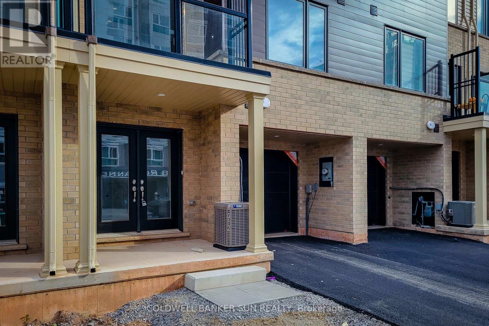 7 Roxanne Drive, Hamilton, Ontario  L8H 1L9 - Photo 4 - X12497252