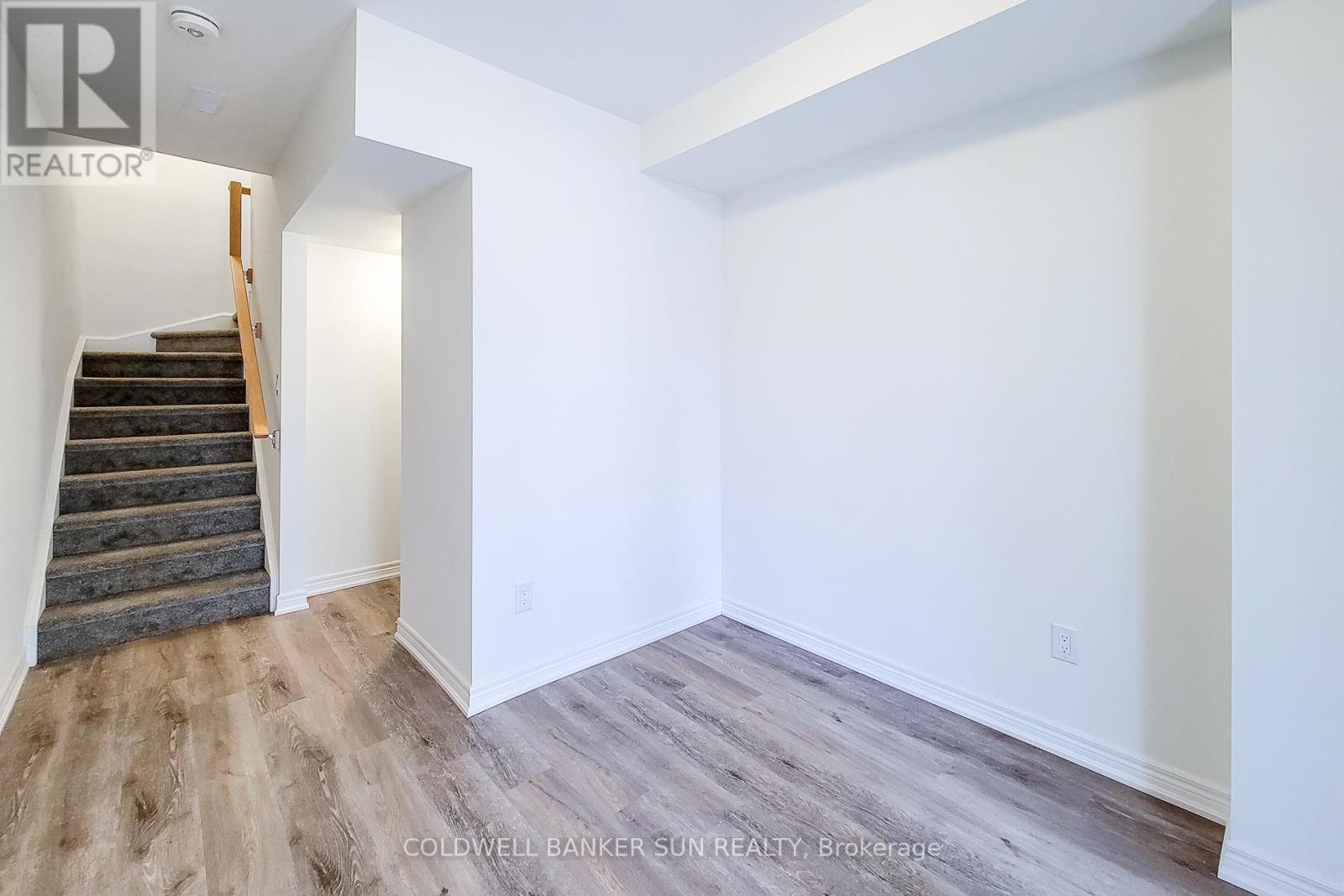 7 Roxanne Drive, Hamilton, Ontario  L8H 1L9 - Photo 6 - X12497252