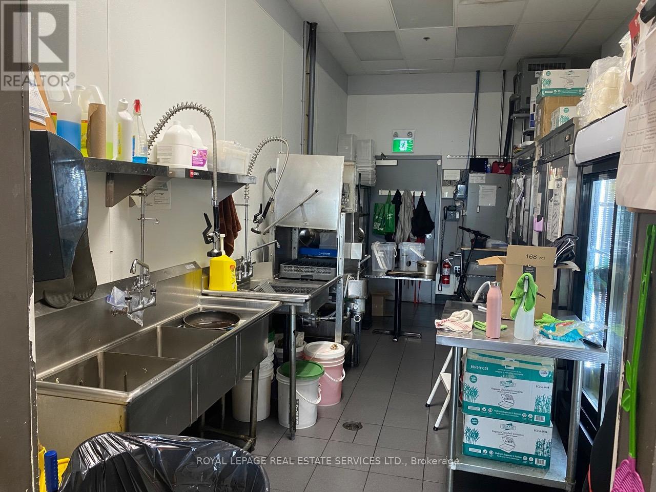 655 Parkside Drive, Waterloo, Ontario  N2L 0C7 - Photo 3 - X12497274