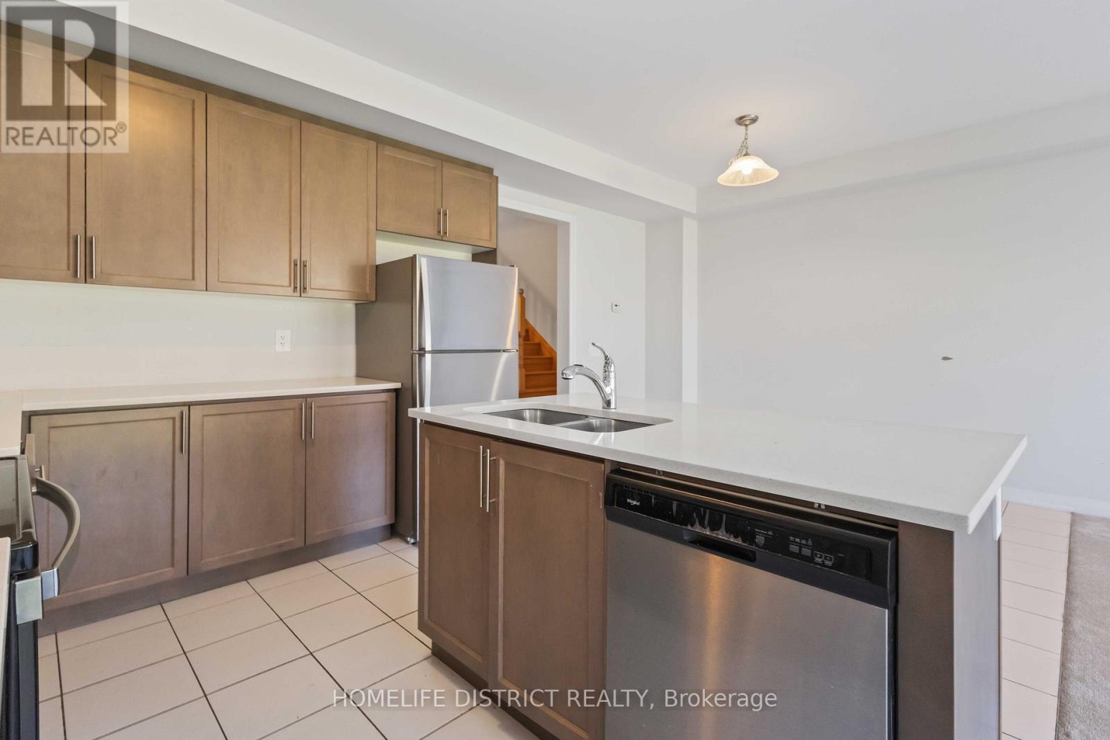 34 Keenan Street, Kawartha Lakes, Ontario  K9V 6C2 - Photo 10 - X12497370