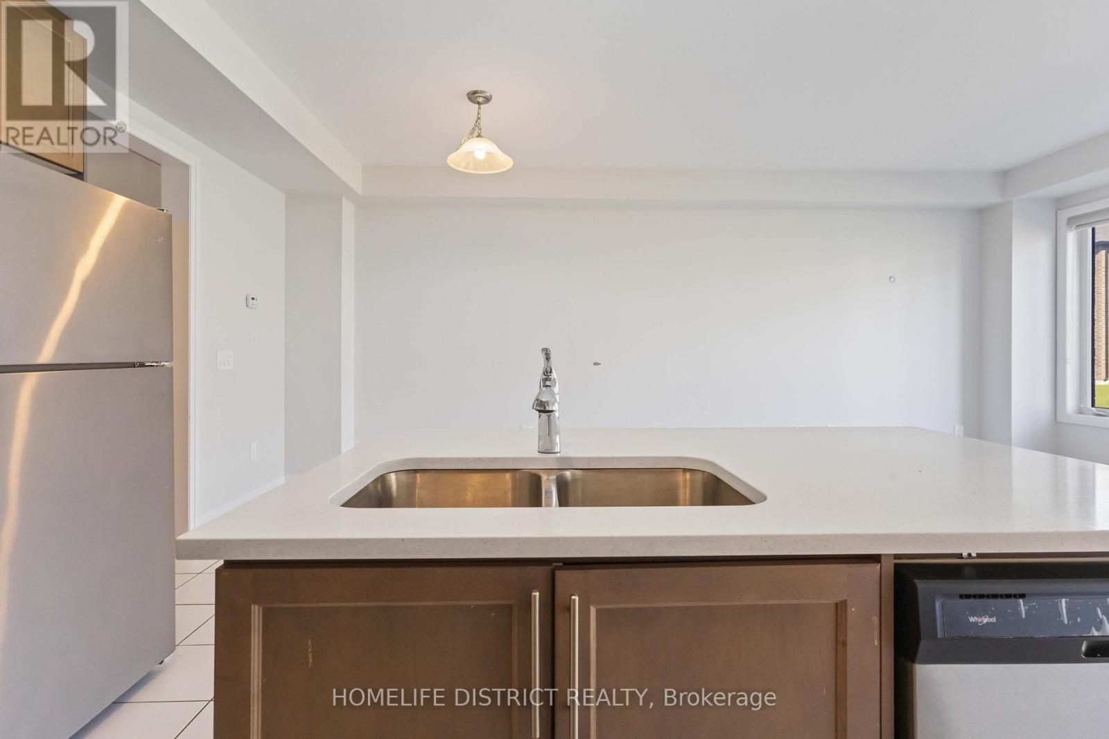 34 Keenan Street, Kawartha Lakes, Ontario  K9V 6C2 - Photo 11 - X12497370