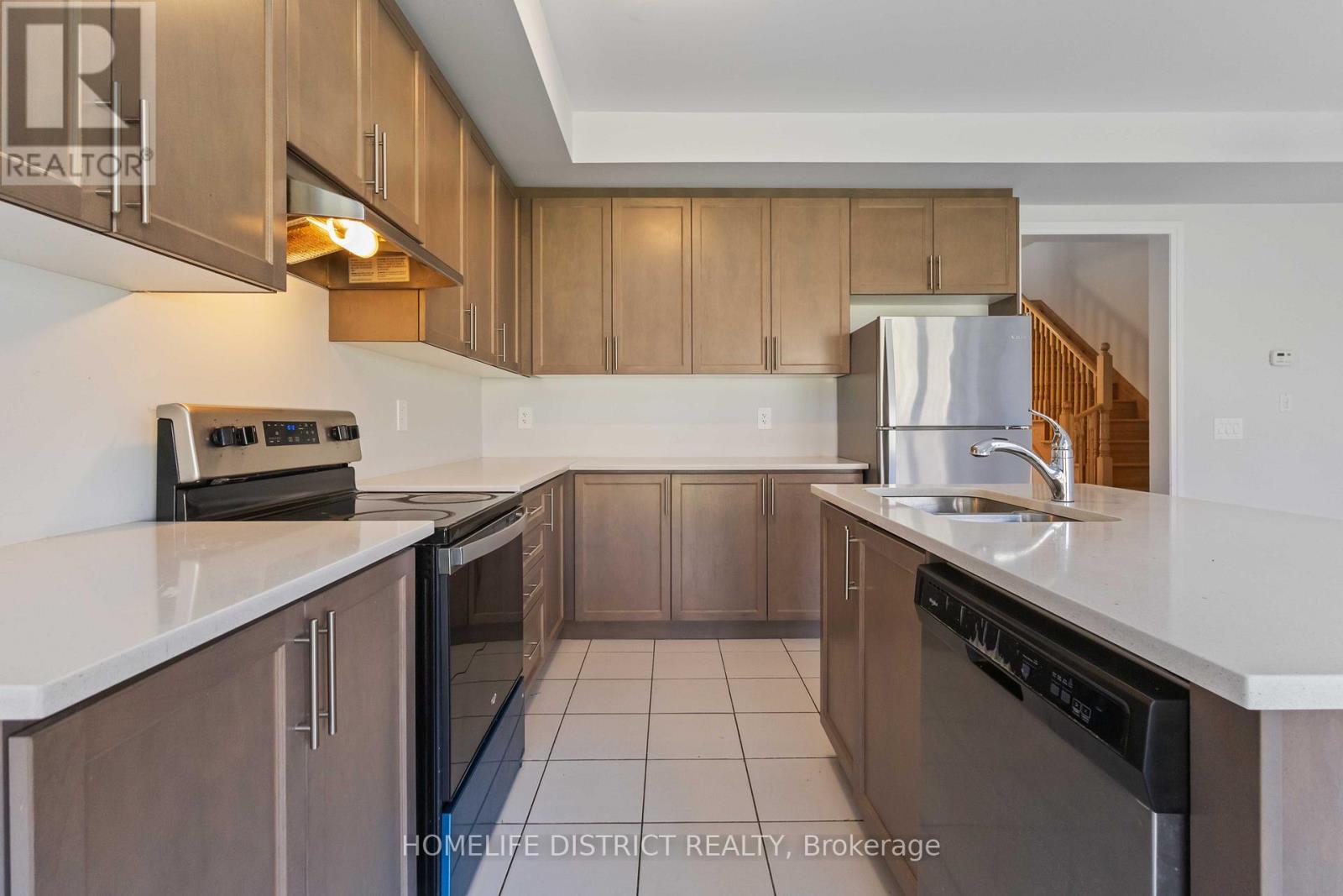 34 Keenan Street, Kawartha Lakes, Ontario  K9V 6C2 - Photo 13 - X12497370