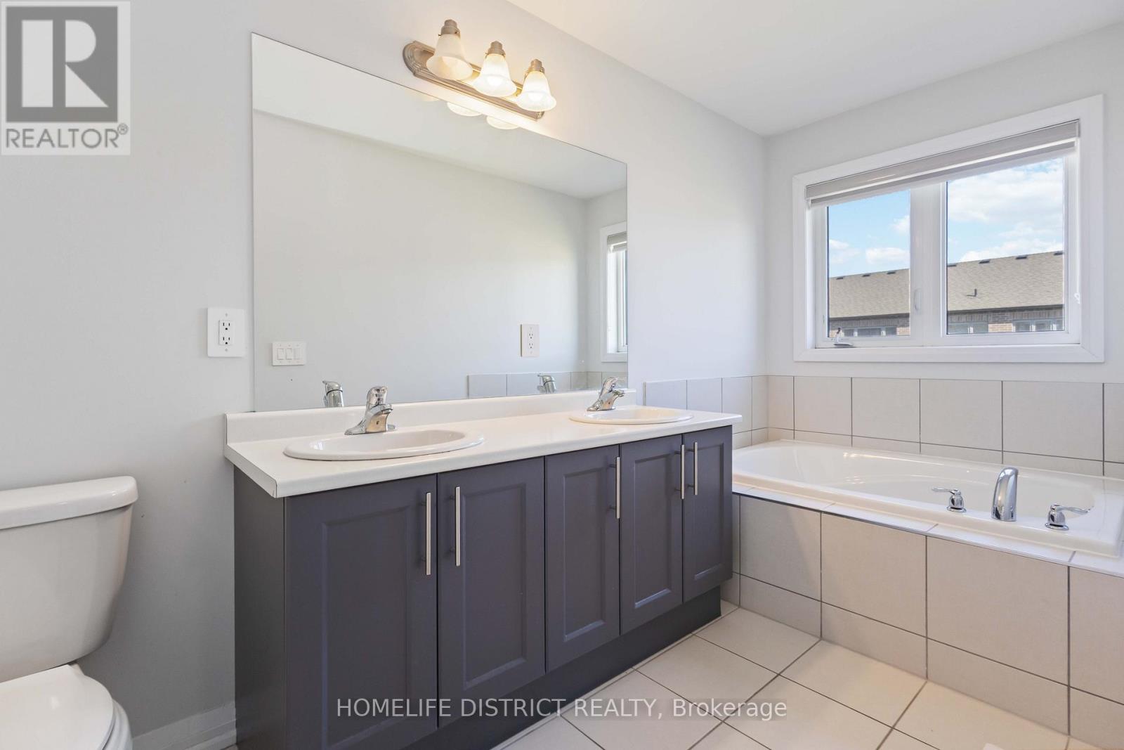 34 Keenan Street, Kawartha Lakes, Ontario  K9V 6C2 - Photo 17 - X12497370