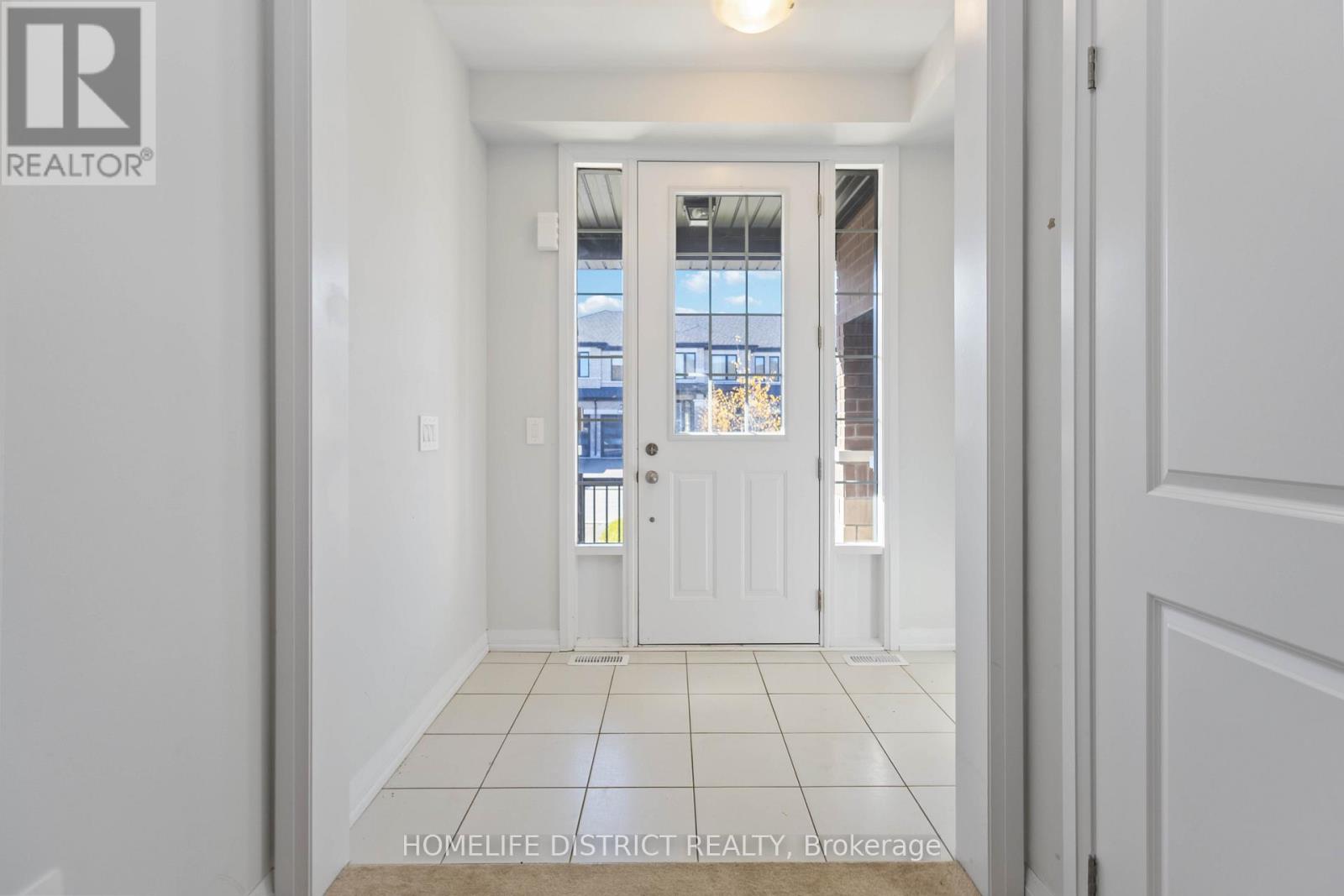 34 Keenan Street, Kawartha Lakes, Ontario  K9V 6C2 - Photo 3 - X12497370