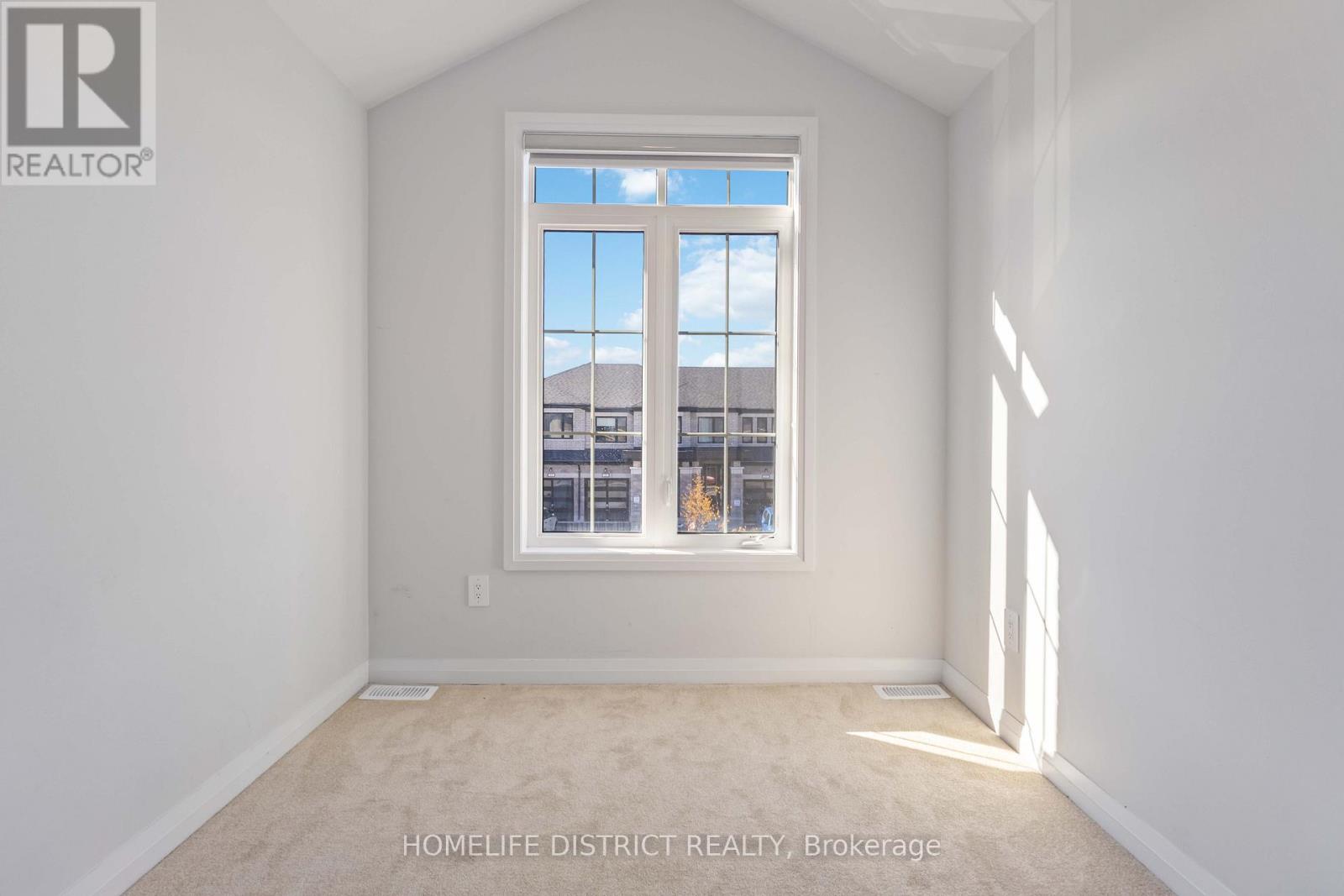 34 Keenan Street, Kawartha Lakes, Ontario  K9V 6C2 - Photo 32 - X12497370