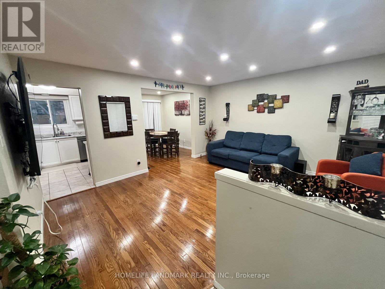 39 Elma Street, St. Catharines (Lakeport), Ontario  L2N 6Z2 - Photo 2 - X12497376