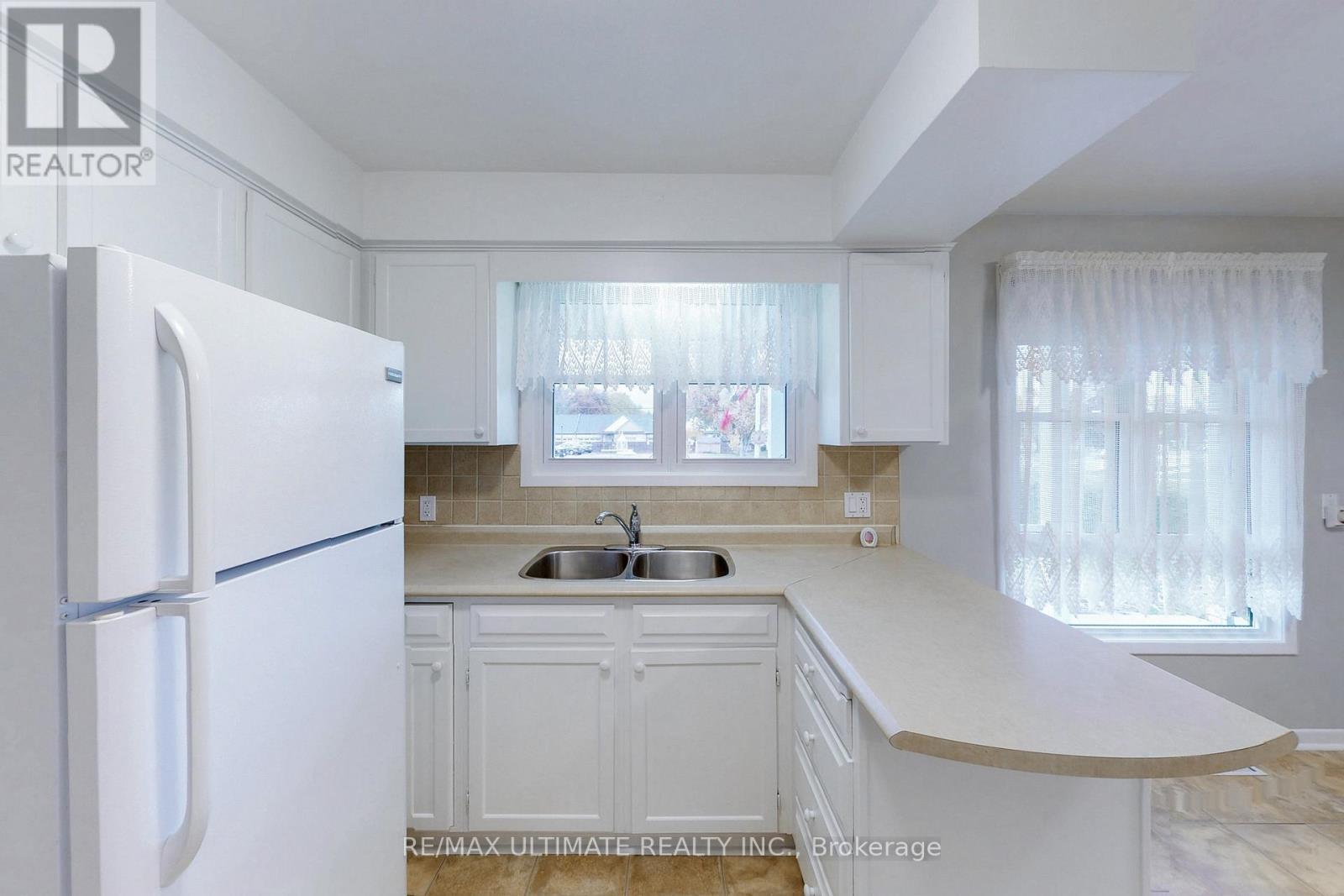 Geb - 96 Lakeshore Road, St. Catharines, Ontario  L2N 2T5 - Photo 12 - X12497448